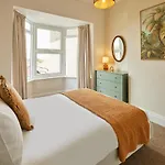 Host & - Sunbeam House *
