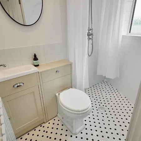 Host & - Sunbeam House *