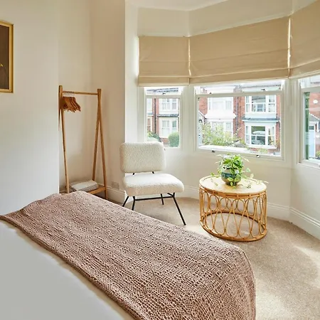 Host & - Sunbeam House *