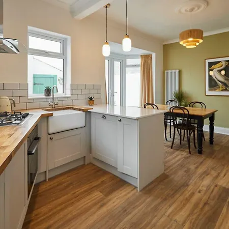 Host & - Sunbeam House Holiday home